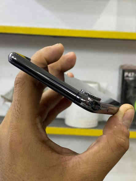 السلام عليكم 
اكس ماكـس للبيع 
ذاكرة 256 
بطارية 76 
نموذج M 
عربي شرق اوسط 
شحـن خير من الله 
فيس ايدي شغال 
بوبجي 60 فريم حقيقي 
ما مفتوح مع ضمان 7 ايام 
مكاني بغداد حي النصر 
للتواصل ***********
