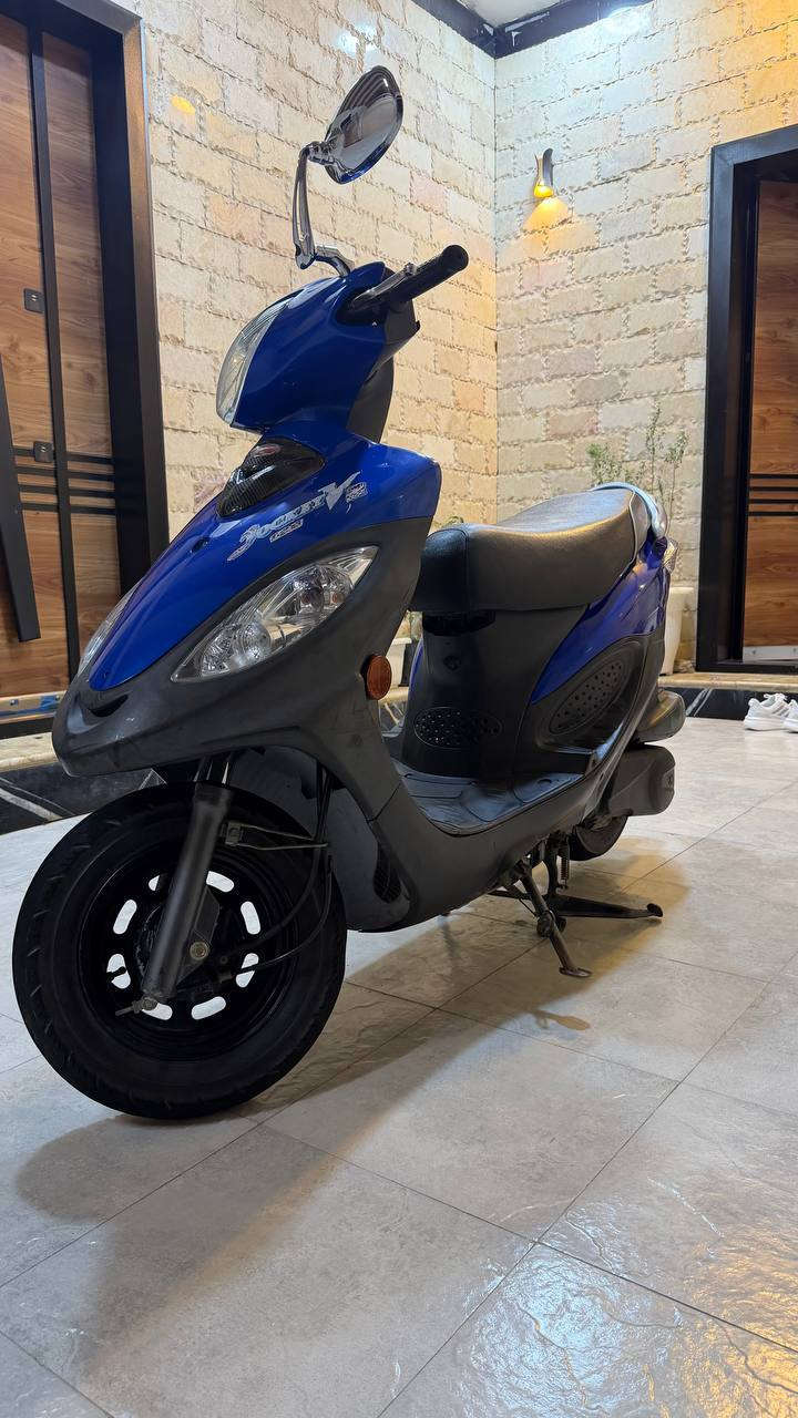 السلام عليكم للبيع او المراوس. دراجه 🛵(KYMCO) V2.. كامكو في تو.. 
دراجه نضيفه. 
مكفوله 🪛🔧. 
مكينه(150cc).. 
كشن جك 16.
دشبول 16 رياضي 🏍. 
مثلث16(كاربو فايبر). 
كهربائيات 🔌 مكفوله. 
دراجه نضيفه جدا برغي 🔩 ما مفتوح بيها تجي وتفحص وين ما تريد. 
 مكان قضاء الرفاعي .......


**إذا كنت صاحب هذا الإعلان وتريد حذفه لأي سبب، رجاءا أرسل رسالة إلى الدعم الفني**