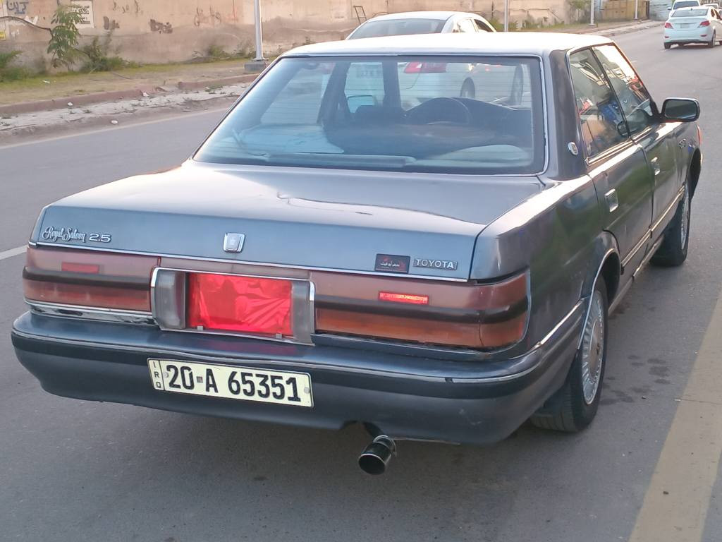 السلام عليكم للبيع تويوتا سوبر هارتوب موديل1991باسمي الرقم الدولي هزه جديده( ديالى) باي دائره يتحول اني محولها بالطوبجي  مصبوغه عام بدون ضربه قويه طخات وصبغ وجراد محوره استيرن يمنى كير ومحرك محور مال بطه قبل ٤ أشهر مال حاويه *********** مكان السياره بغداد العامريه السعر 35$ وتحياتي للجميع بغداد, العراق
