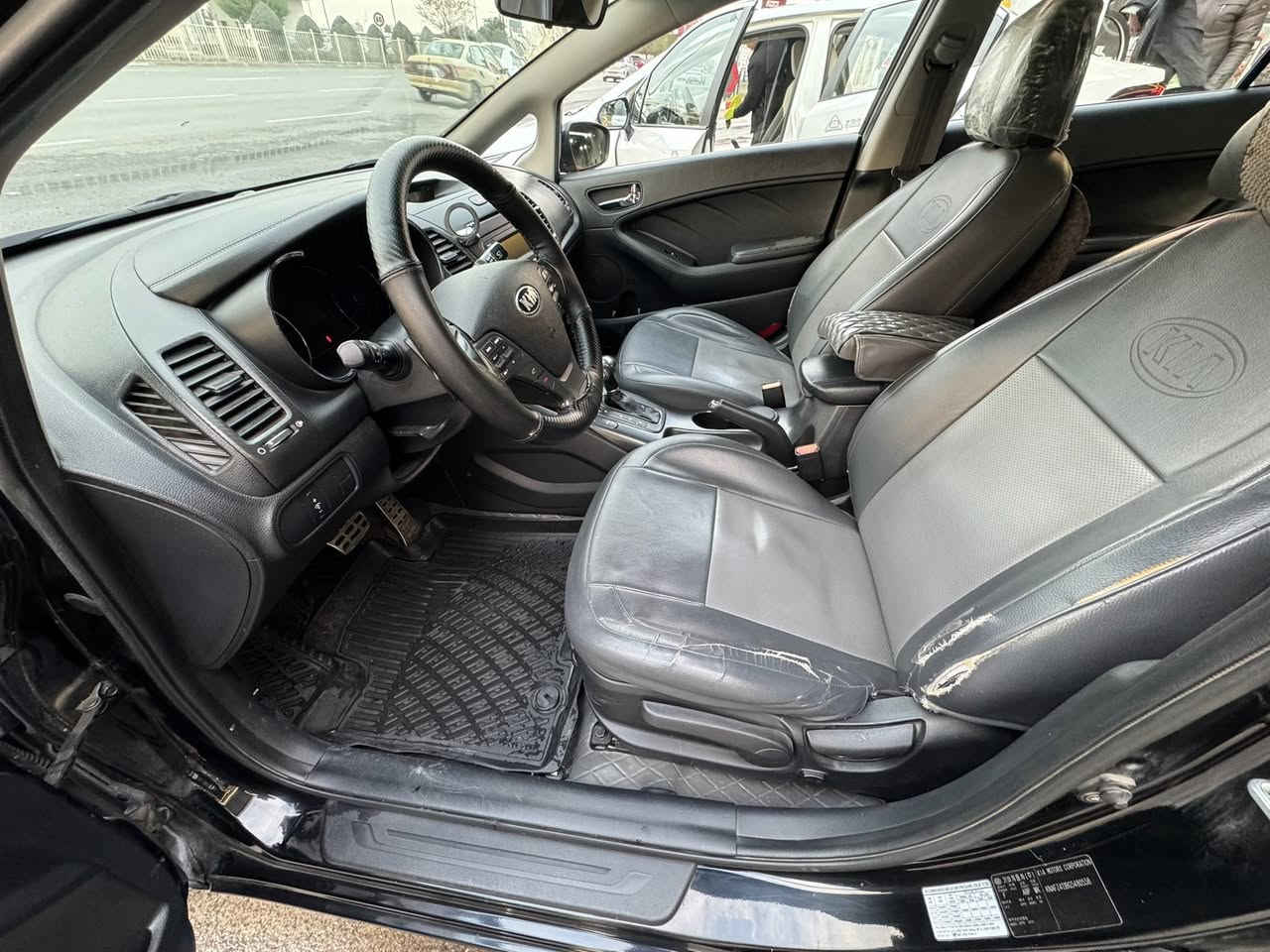 السلام عليكم
سيراتو 2016 ( خليجي ) بدون حادث فقط صبغ البنيد ماشية 138 الف 

رقم سليمانية

المواصفات 

فتحة بالسقف 

ويل كب 17 

يدات نيكل 

حساس امامي خلفي 

شفتات ستيرن 

كير 6 نمر 

لد أمامي خلفي 

اشاير مري مع مري شفط 

تحكم ستيرن 

محرك 1600 دوش 

السعر 128 ورقة وبيها مجال 

للاستفسار ***********
