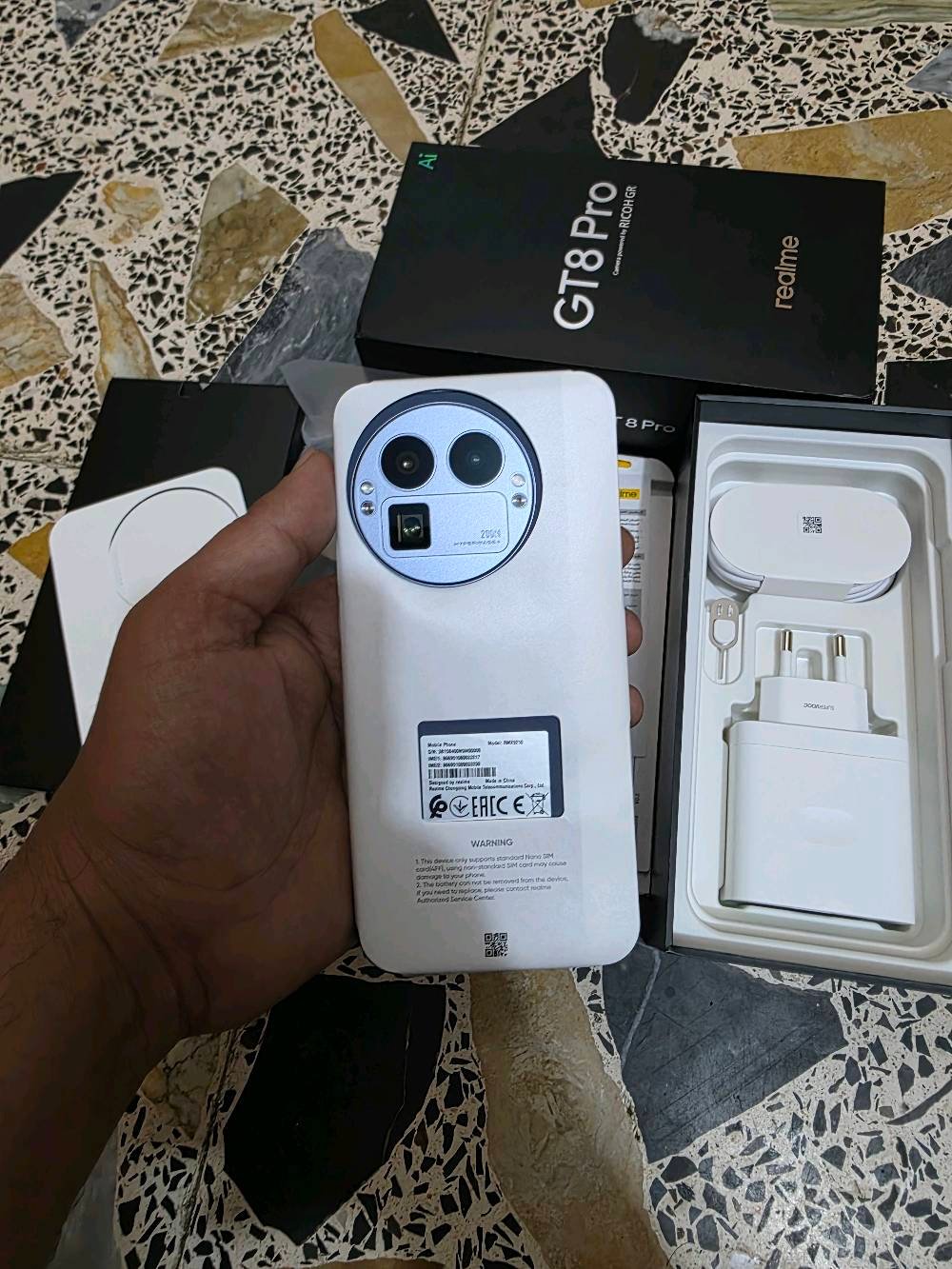 ريلمي gt 8 pro لون بنفسجي نسخة عالمية ذاكرة 512  رام 16 استخدام شهر فقط شرط الملحقات والكفر وكلشي ممستخدم بي للبيع السعر مليون و175 مجال جدا بسيط عنواني بغداد اي استفسار عالرقم *********** ماعندي توصيل