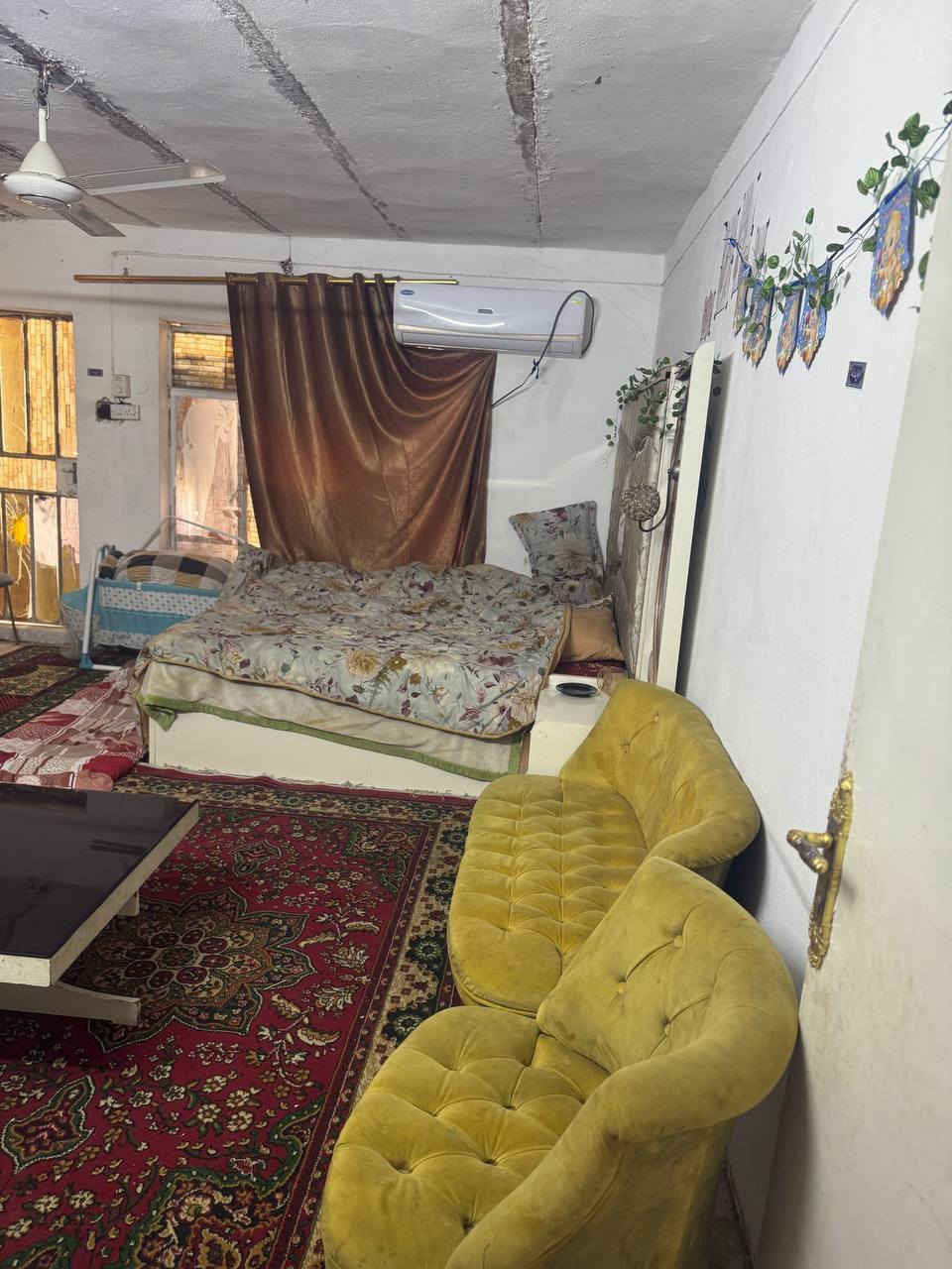 إعلان بيع منزل
منزل عكاده نظيف للبيع، بناء مرتب وجاهز للسكن، يتكون من طابقين ونصف، بتصميم عملي ومريح.
تفاصيل المنزل:
ثلاث غرف نوم
صالة واسعة
مطبخ -- خدمات
بناء نظيف ومرتب
الموقع:
الطالبيه – مقابل مدرسة الاردن - غرناطه
موقع مميز وقريب من الخدمات
المواصفات:
الجبهة: 5 أمتار -- النزال : 15
📞 السعر 225
للاستفسار والمعاينة يرجى التواصل ***********
