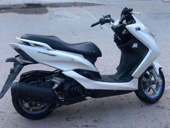 سلام عليكم ماجسته S للبيع درجه نضيفه ما بيهه شي كفراته ماكو نقص بيه بس جانت متروكه وشغلنهه بس بيها صوت من صفحت الراديتر (سعر ٩ورقات )بيها مجال مكاني (بغداد ،بغداد الجديدة) للتواصل (***********) موجود واتساب ؟
