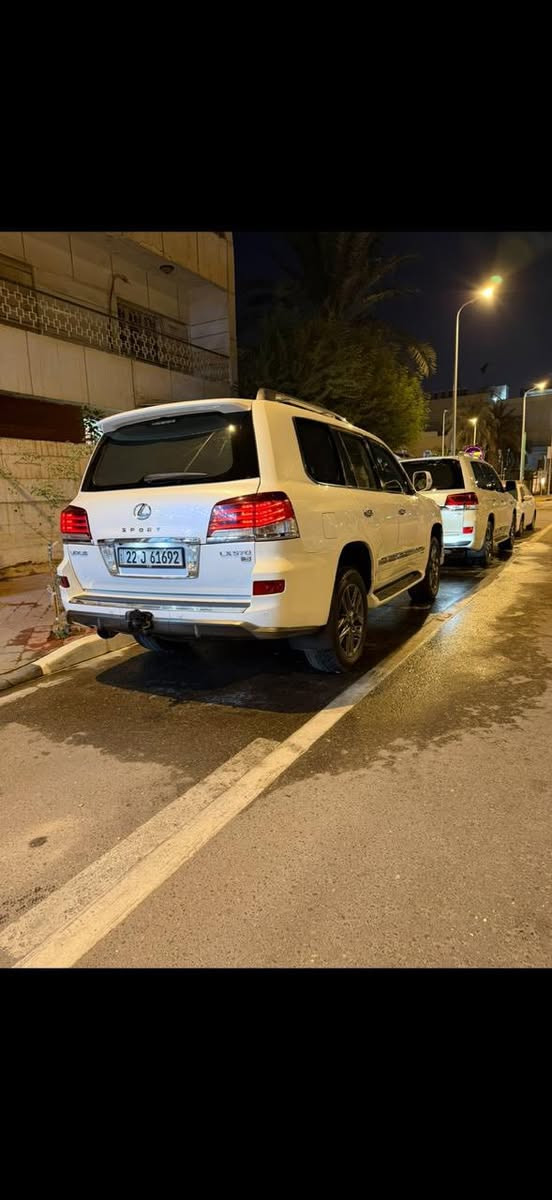 لكزس للبيع 2014 

المواصفات معروفه
 
مكانهه البصره 

الضرر الي بيهه موجود بلصوره 

اي استفسار الاتصال على الرقم اني مكلف بلنشر

***********
