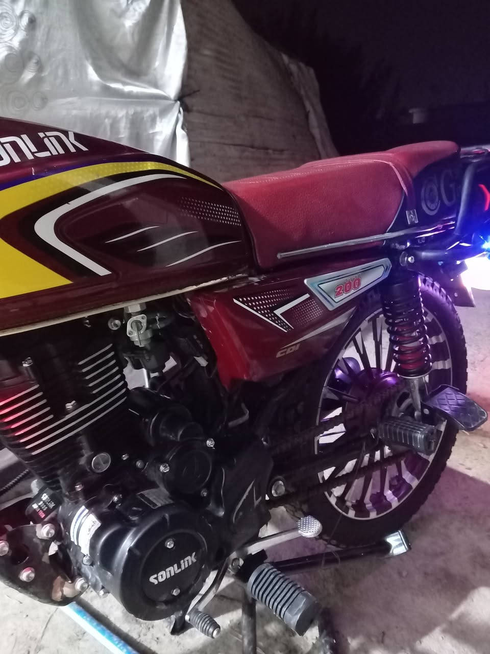 سلام وعليكم دراجه يراني موديل 2025 ئوراق كامله 200سيسي السعر 850وبيهه مجال الطيبين العنوان بغداد الدورة ***********
