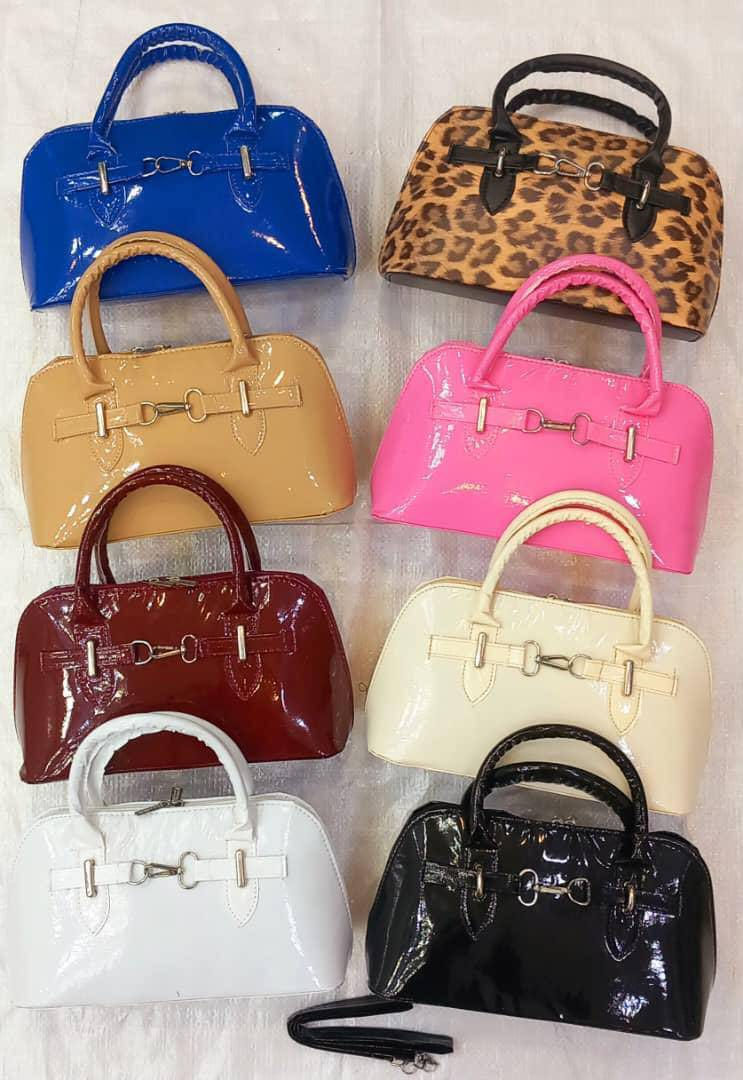 وصلت تشكيلتنا الجديدة من الجنط ✨
ستايل راقي وجودة حلوة تناسب كل يوم 💼

💰 الأسعار:
▫️ يبدأ من 36 ألف إلى 60 ألف
▫️ مفرد فقط 5 آلاف

📦 توصيل متوفر لكل المحافظات

📲 للحجز والاستفسار:
📞 ***********
🔗 https://t.me/bagswoman7
