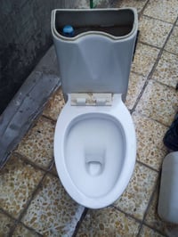 مقعد غربي • نضيف