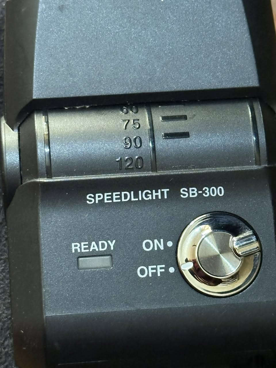 كاميرا نيكون D5000
مع عدسه بلاديه 18-55 وعدسه 70-300 رياضي مع هود عدسه رياضي
وبطاريات 3 وشاحنه مباشر 
وحزام ورام وجنطه وفلاش نيكون خارجي الاصلي 
وكيبل للفلاش الخارجي JJC 
نظافتها 100‎%‎ شرط الفحص ( اخت الجديده ) 
مكاني بغداد الكرادة 
السعر 550 الف 
للاستفسار : ***********
