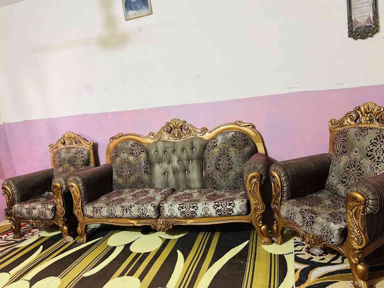 السلام عليكم 

قنفات ملكي 6قطع 
الحجم الكبير وزن ثقيل خشب صاج 
السفنج سبرنك درجة أولى 
السعر ٣٠٠مع المجال 
رقمي واتساب أو انتصال 
***********
