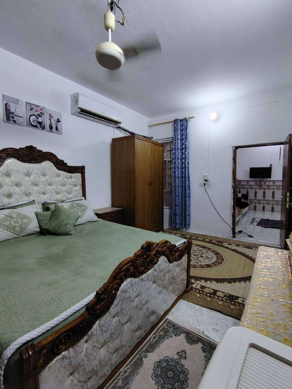 دار للبيع في حي الحضارة ١٢٠ م طابقين عكادة مقابيل منتزه خلف هايبر الريان 
استقبال صالة مطبخ وغرفة وحمامات داخلية وخارجية الطابق الثاني غرفتين كبار وغرفة صغيرة وصالة للإستفسار ***********
