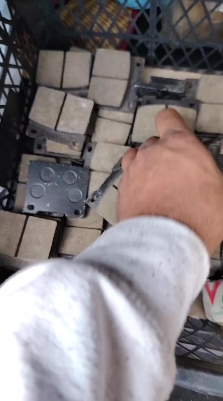 للبيع ٣٠ تخم دسكات ٩٤٠ ٢٤٠ ٧٤٠ خلفي فقط سعر التخم ٥ الف دينار مكاني بغداد رقمي ***********
