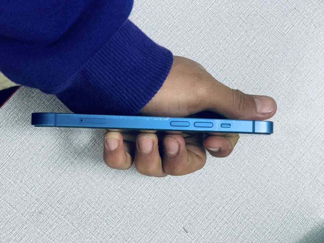 سلام عليكم ايفون ١٣بطاريه 84فيس تايم شغال الجهاز مكفول ما مبدل اي شي بي ولا مفتوح الجهاز نضيف ما بي اي ضربه ولا كسر بل شاشه السعر ٤٥٠الف مكلني بغدادً
***********
