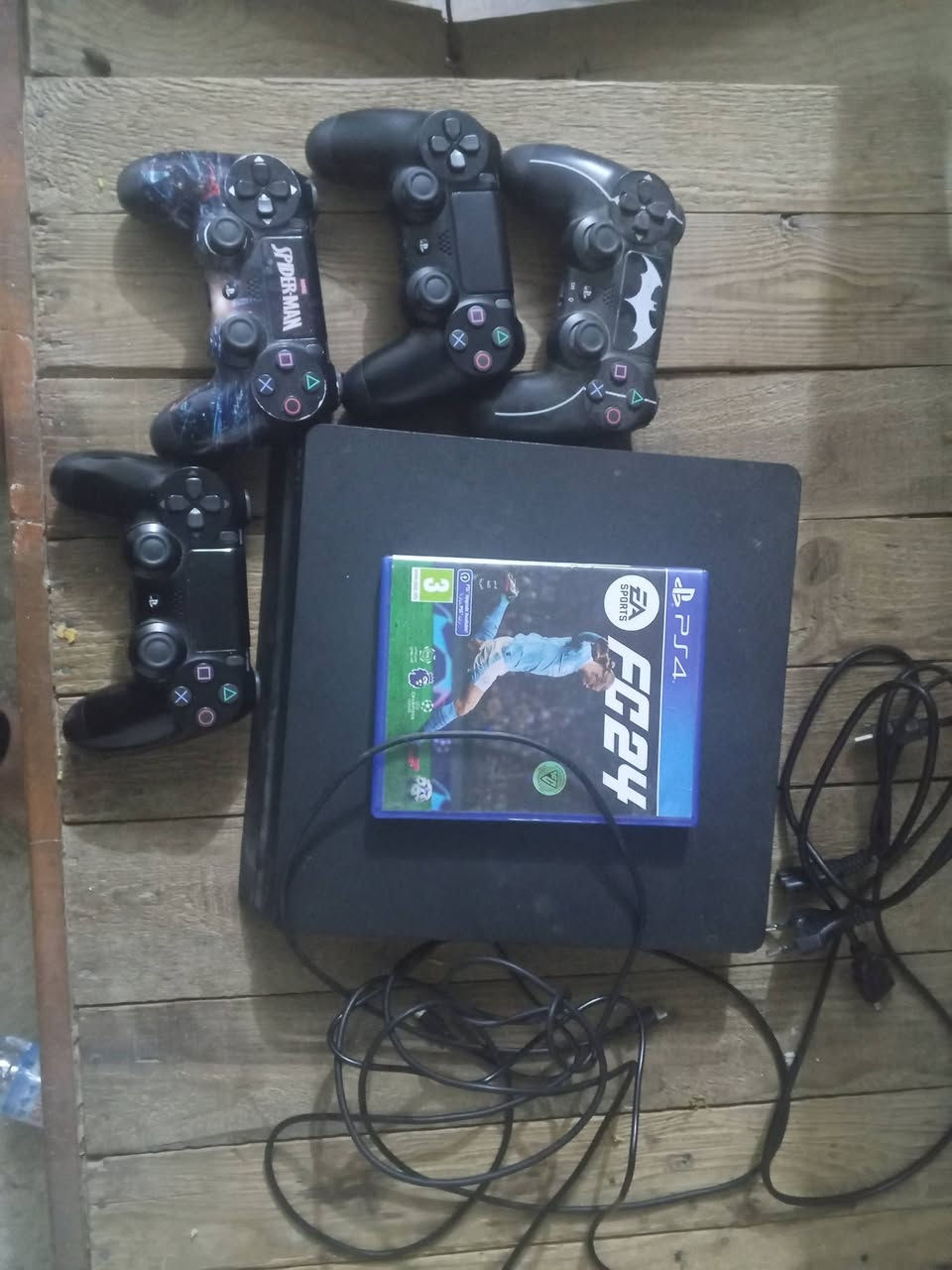 بلي فور سلم 500 كيكه
مع قرص فيفا 24 
و 4 يدات مع العلم انو وحده بس ما تشتغل بس تجي وي لبلي 
و كيبلاته كامله السعر 220 وذا تريد قرص بيس موجود وي البيس يصير 235


**إذا كنت صاحب هذا الإعلان وتريد حذفه لأي سبب، رجاءا أرسل رسالة إلى الدعم الفني**