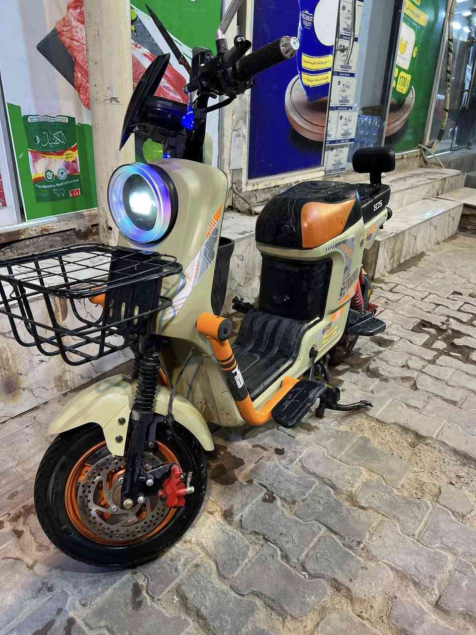 دراجة شحن H900 خمس بطاريات استخدام ثلث اشهر بس نظافه فول كلشي شغال بي اي عطل مابي الرقم تواصل واتساب ***********
