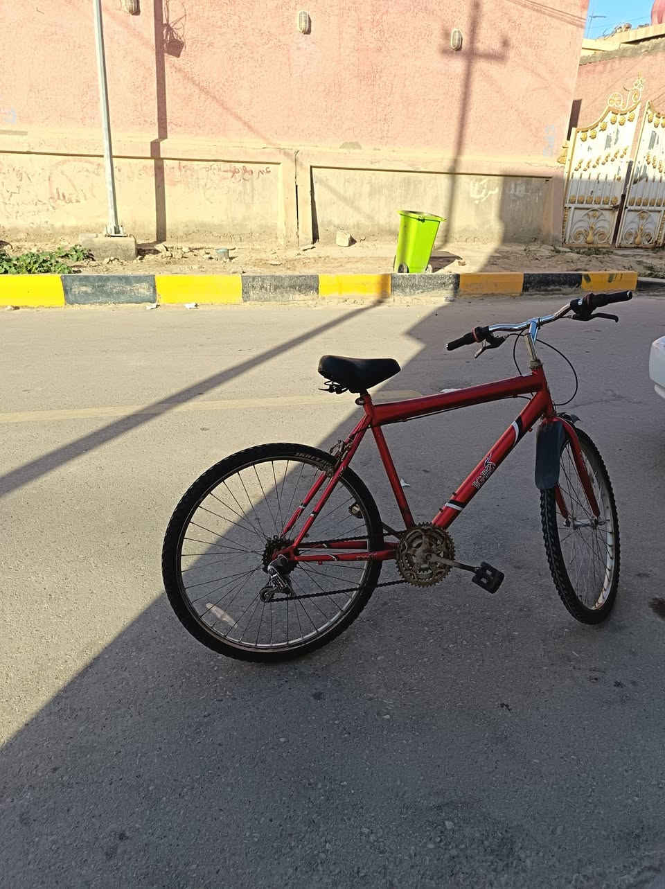 بايسكل جبلي، تأخذه برغي ماتذب عليه بدلت عقرب جديد
جديد بالباكيت وسرج جديد، ومشخط قليل البايسكل

السعر 75 ألف وبي مجال للطيبين 

ملاحظة. يشتغل البريك الخلفي فقط والبريك الأمامي يراد تبديل مخدات فقط 

البايسكل عجبك ما عجبك روح لاتضل تكسر بسعره تمام❤

للتواصل على هذا الرقم 

***********
@إشارة
المكان الناصرية المنصورية
