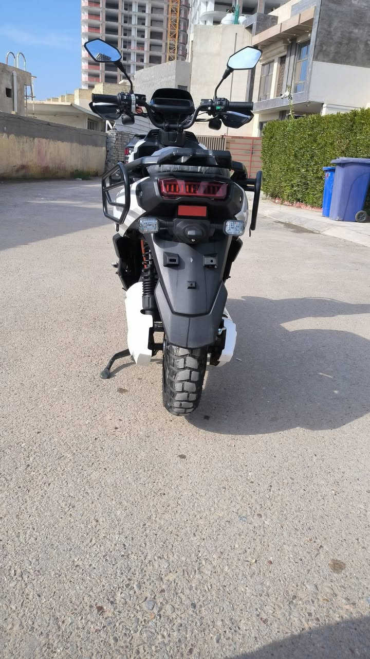 السلام عليكم دراجه شحن أباجي  زيرو مستعملة قليل  لايت عدسه زنون عالي ناصي بريكات هيدروليك خلفي امامي. ملف (3000) صاروخ بل مشي  6بطاريات مسطرة دراجه حلوه و ناعمه بل مشي  و تمشيك بل شحنه الوحده 80كيلو متر    السعر 1250
 و بيه مجال  مكاني بغداد المنصور او ساحة إلقاء استفار. *********** ‬‏بي واتساب ///
