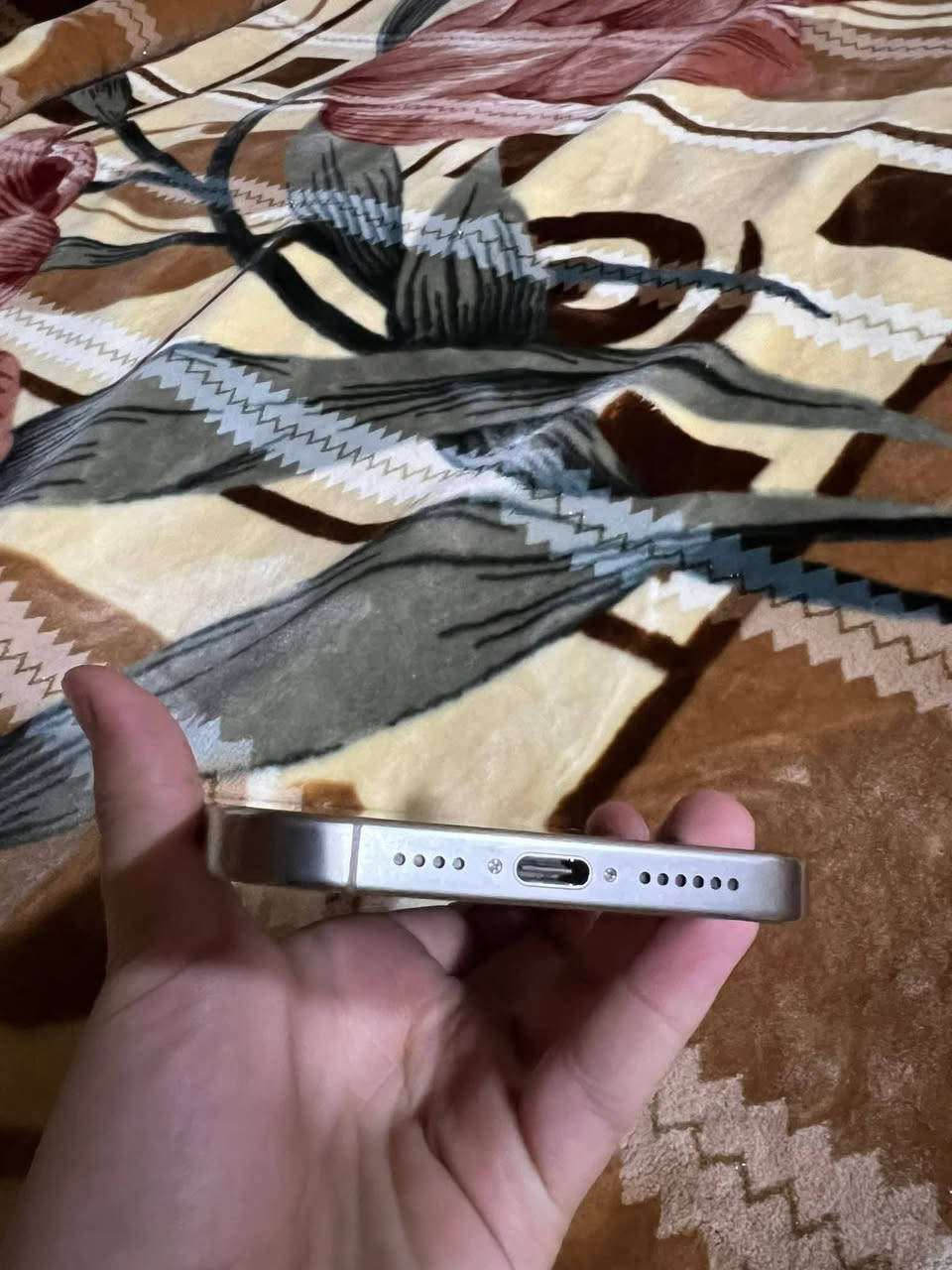 سلام عليكم ايفون 15 برو ماكس ذاكره 256 دبل شريحه 
لون تيتانيوم بعده جيد كلش بطاريه88 سعره مليون مكاني رميثه 
***********
