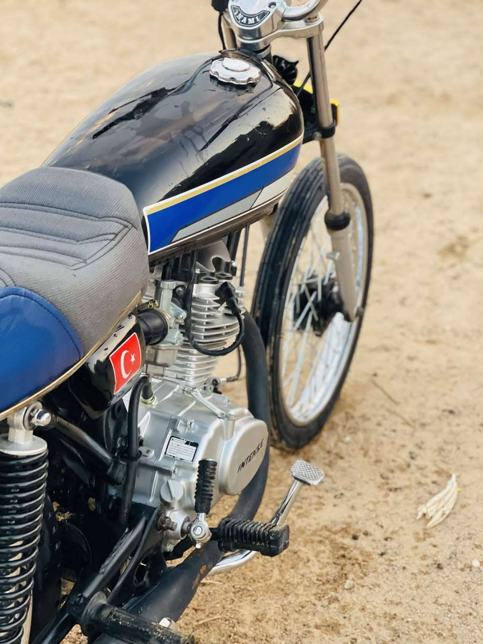 دراجه للبيع انتنس اصلي 25وشاصي 18اوراق اصولي مكاني طريق نجف كربلاء عمود 850 شراي يجي خاص او تواصل واتساب رقم ***********
