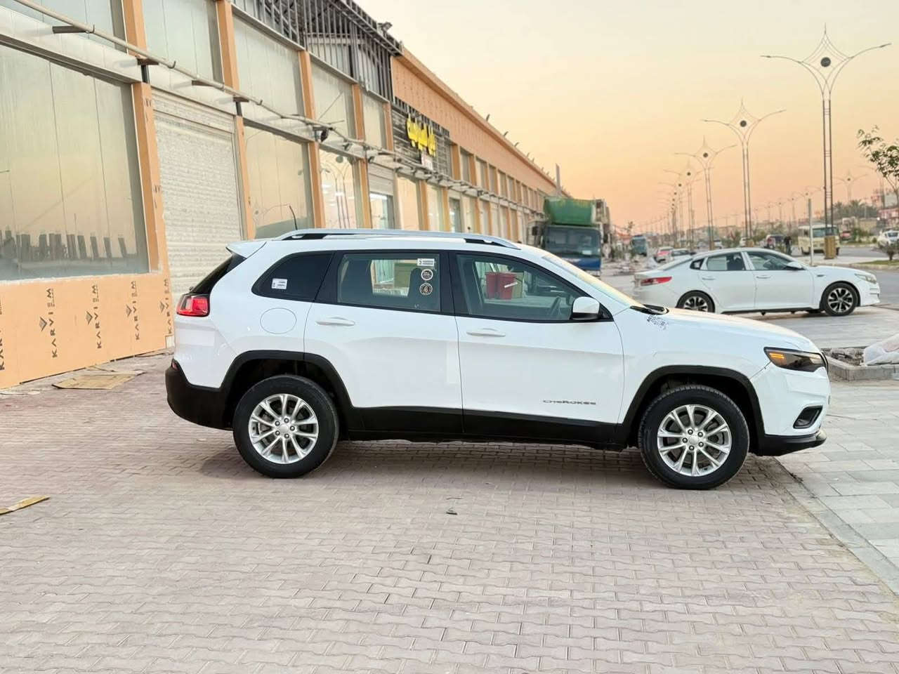 البيع جيب بزون 2020 رقم بغداد تحويل سيارا ماماشيه 60الف كيلو متر شرط بحالت زيرو  وارد مريكي بيه جاملق وبنيد ورش تجميل بلهلال جاملق الخلفي   فقط وسياره جاهزا  كير ومكينه وتخم تاير وتبريد علئ وضع شريكه وسعر 130وبيه مجال مكان سياره ميسان ***********
