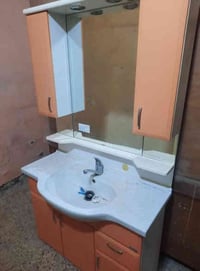 للبيع مكاني الشعب مابيهن ضرر ٠٧٧٠٧١٧٨٥٤٨