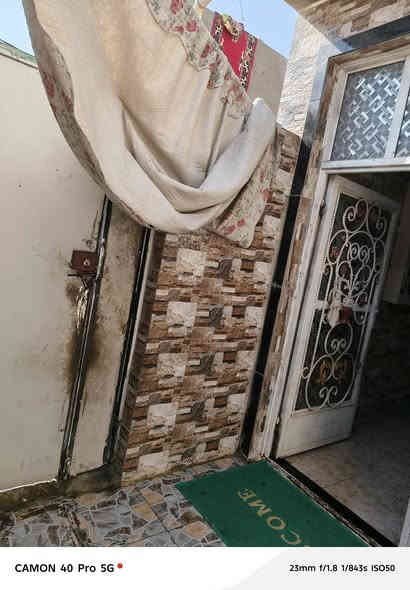 بيت للبيع طابو صرف
 مساحه ٩٥متر
 عنوان كوفه حي ل ملح
 خدمات ماي كهرباء شارع مقرنص
 طابق ونص 
سعر ٥٠مليون 
صب كونكريت ارضيه وسقف 
رقم تواصل ***********
