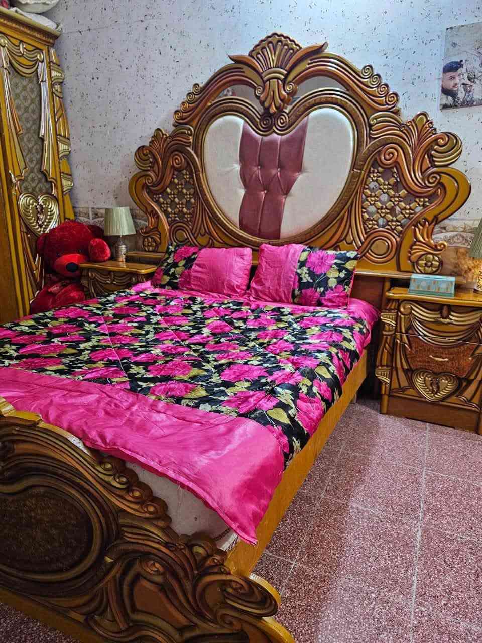 سلام عليكم غرفه كامله مستخدمه ام سته 
للبيع عوزها فقط سجج جراره وجامه 
***********
