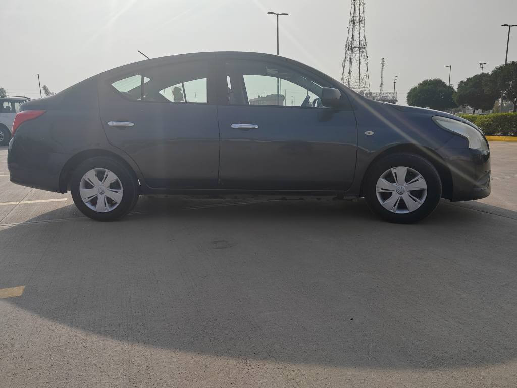 نيسان صني 2018 شةش بارجةي بؤياغة بيشي هيجي نية تةنها دواوة جمبيكي زؤر خةفي هةية شايةني باس كردن نية زؤر كةمة كير مةكينة تةبريد كارةباي هةمووي بةشرط شوين هةولير زم *********** أربيل, العراق
