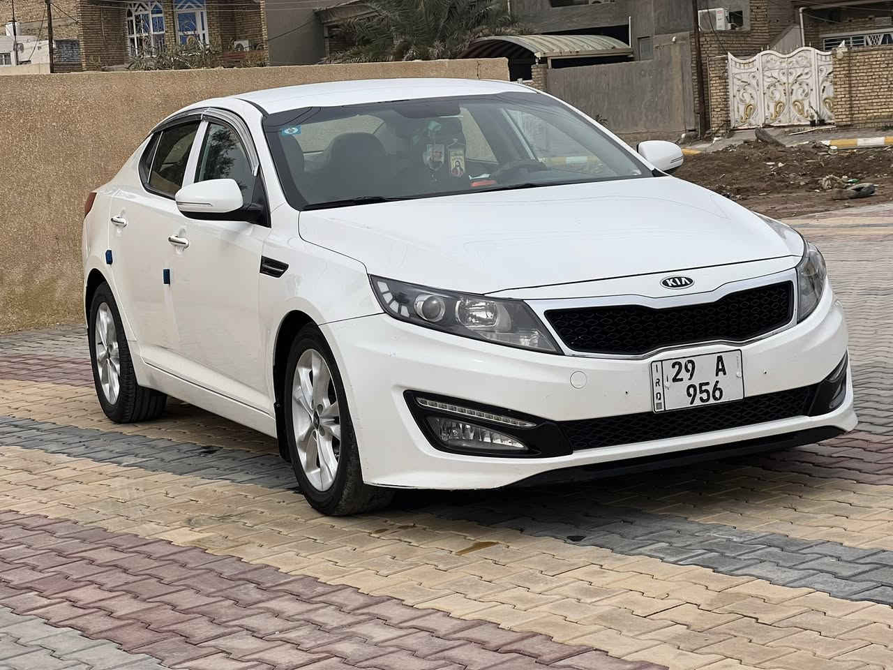 السلام عليكم كيه أوبتما مديل ١٢ خليجي رقم واسط بسمي تحويل مباشر رقم دولي داخله هزء السياره جاهزه مكينه كير مكفولات مكينه ٢٠٠٠ دوش حداديه امامي وخلفي جديد السياره بيه طخه ب خشم الجاملق الخلفي بدون دواخل. مكفوله من التبديل  
عنوان واسط       سعر ١٢٠ 
      ***********
