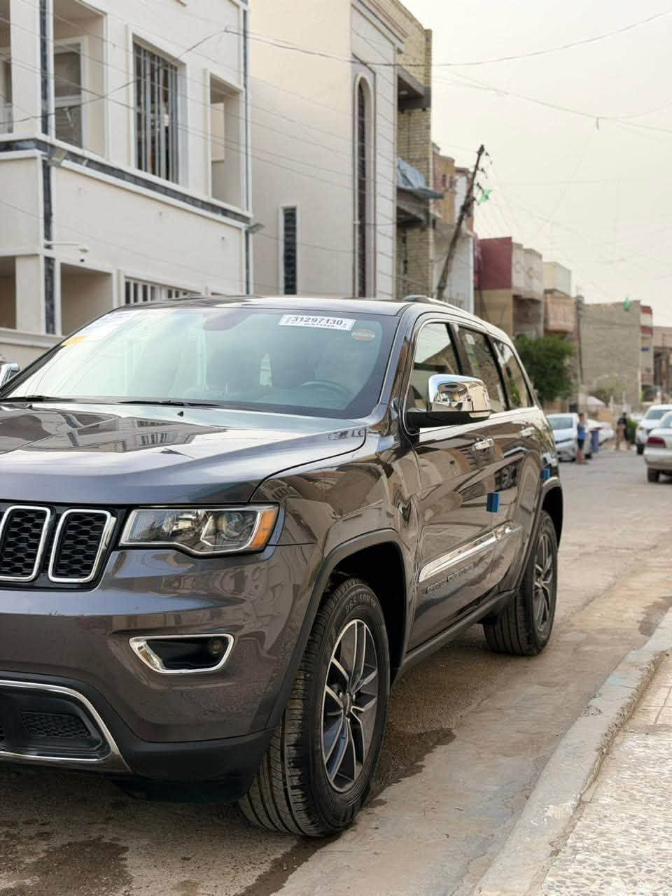 للبيع: جيب شيروكي 2019
اللون: رصاصي غامق
الاستخدام: شخصي ونظيف جداً
المواصفات العامة:
محرك نظيف
كير أوتوماتيك ناعم جداً
دفع 4X4
المواصفات الداخلية:
داخلية نظيفة جداً
مقاعد مريحة (مقعد السائق كهربائي)
شاشة معلومات وترفيه
تحكمات ستيرن جهتين
بلوتوث + AUX + USB + CAR PLAY
تشغيل بصمة (بدون مفتاح) وتشغيل عن بعد
تبريد قطعتين
المواصفات الخارجية:
كاميرا خلفية
سنسر خلفي
ليتات LED 
تايرات بحالة جيدة جداً (تخم جديد)
حالة السيارة:
حادثهة فقط شخط بسيط بين البابتين

لا غرق ولا تبديل قطع
السيارة مفحوصة وجاهزة
ما بيها أي مصرف
الممشى: 60 ميل
محرك وكير وشاصي شرط الفحص
معلومات إضافية:
الموقع: بغداد الكاظمية (چكوك)
الرقم بغداد باسمي تحويل ثاني يوم سنوية وهزة جديدة
السيارة جاهزة للفحص بأي مكان تختاره

للاتصال - ***********

