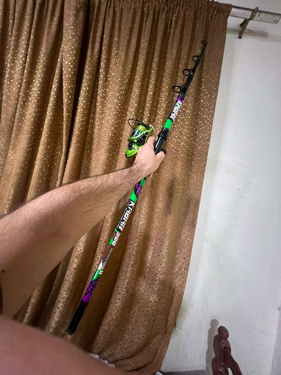 سبنر كامل للبيع 
عوده كابرا باب اول الاصليه طول ٣ متر مشدود عليها مكينه بنداو وخيط كابار١٠٠ متر مع ستاند اسبنر   
الاسبنر جديد مرتين منزلو عل ماي 
السعر ٣٥ قفل 
مكان موصل الايسر حي التاميم 
***********
***********
