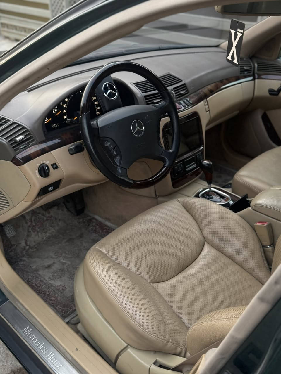 السلام عليكم مارسيدس غواصه للبيع موديل 2000 السياره 500باب قصير 8سلندر السياره فول  مصبوغه عام اثر جراد بدون اي ضربه الحمدالله ربع متذب عليها بيبان شفط جنطه شفط ومعروفه  مواصفاتها  مكاني بغداد الزعفرانيه 
***********
