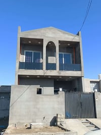 سبعه نيسان حي الموظفين • قرب شارع بارميل • فرع ثاني عرض 15م