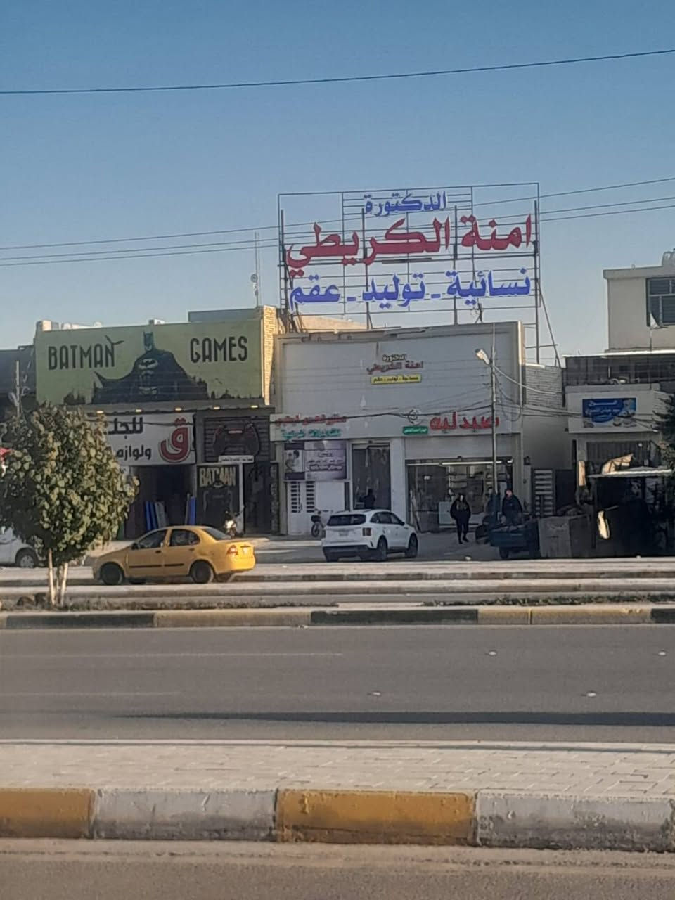 دار للبيع ملك صرف المساحه 250/الواجه 16/متر/حي العامل شارع مركز حي المعلمين على شارع تجاري يصلح مجمع طبي او عماره الشارع اغلبيته مجمعات للستفسار على الرقام التاليه/*********** /***********
