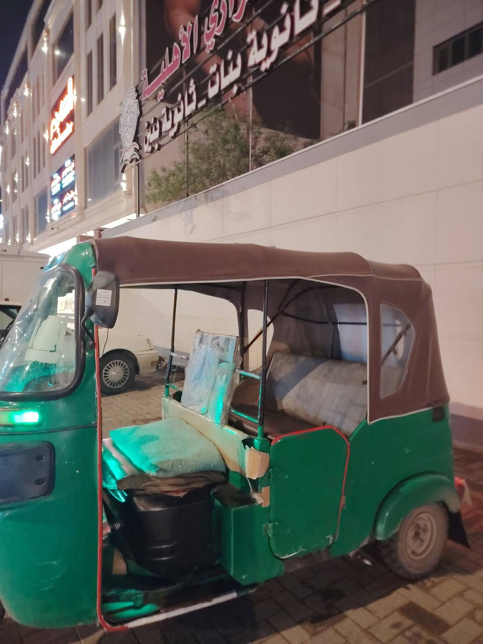 السلام عليكم تكتك موديل 21 رقم وسنوية رقم انكليزي للبيع السعر 7  اوبيهة مجال للاستفسار راسلني عل واتساب *********** عنواني البصرة العشار
