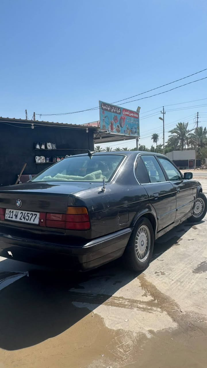 بي أم دبليو 525 
مديل / 92 
مكينه مسكر كشر نضيف 
سياره كفاله عامه 
تبريد تدفئه كله شغال 
لايت زنون 
تخم تاير جديد 
كشنات جلد 
رقم بغداد دولي انكليزي 
تحويل ملكيه ثاني يوم عنوان بابل 
الرقم / ***********
