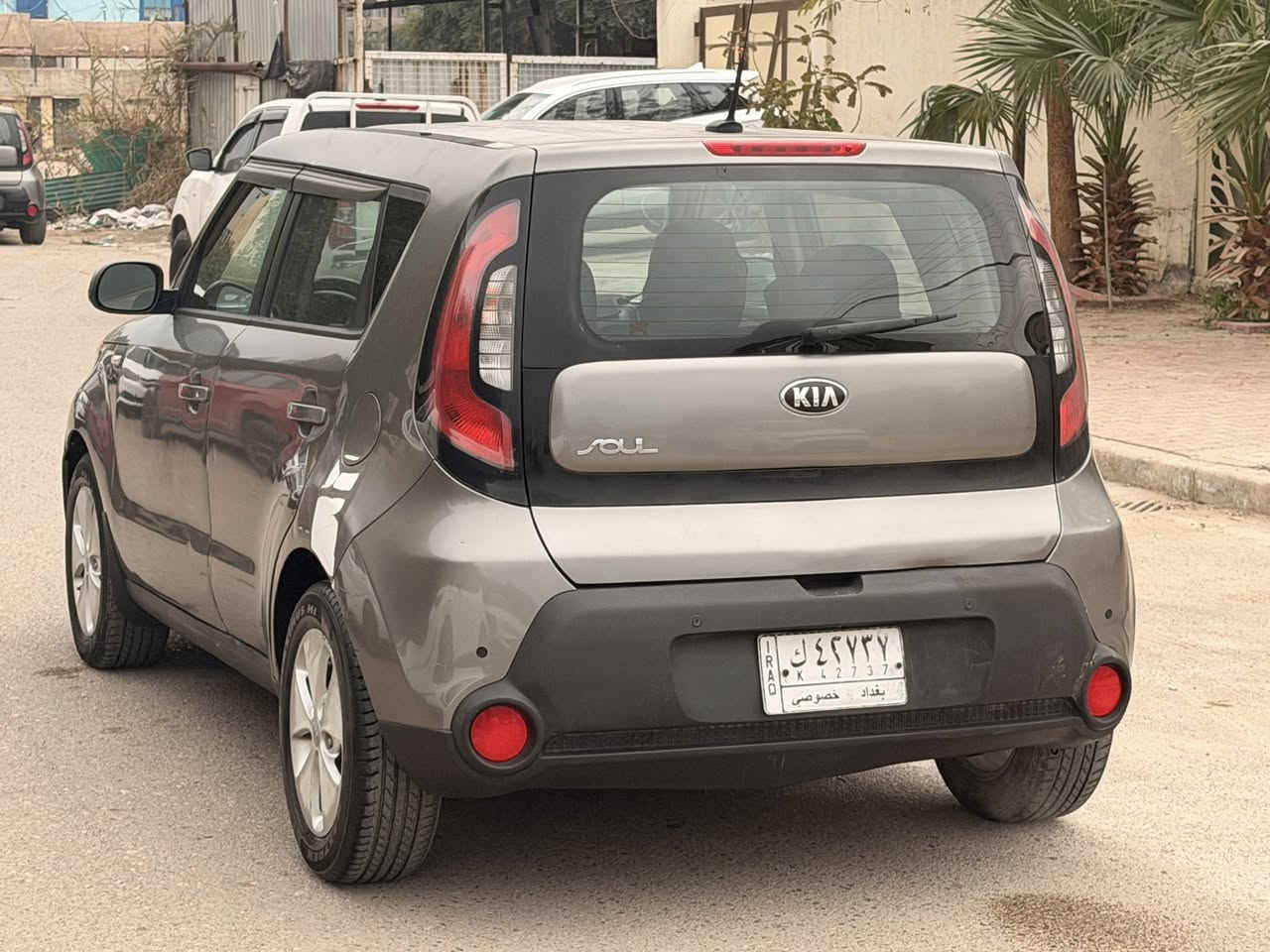 كيا صول ٢٠١٤
مواصفات عاديه 
لون نفطي 
رقم بغداد تحويل مباشر 
سياره وارد امريكي 
حادثه باين وهنا صار بيه 
بابين وجاملغ بدون دواخل 
واكو جراد شويه بيه 
السعر ٨٩  
مكاني بغداد زيونه 
***********
