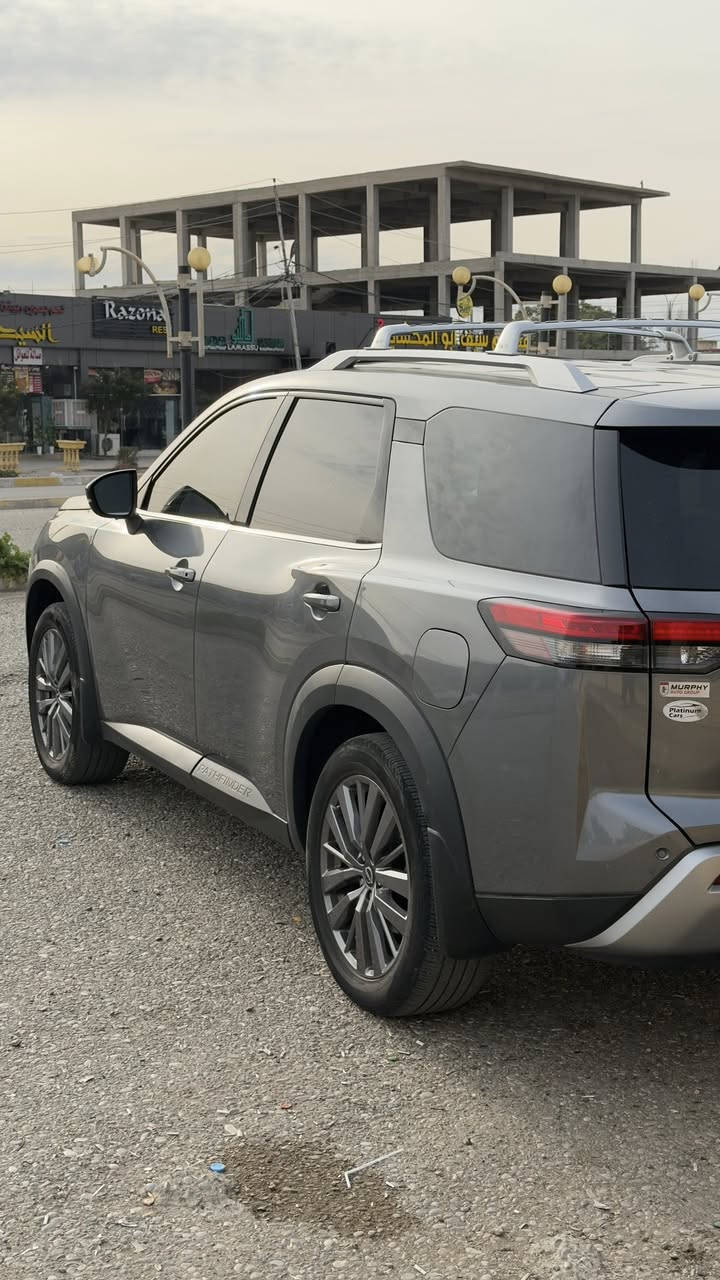 نيسان باتفاندر موديل 24 فول مواصفات بانوراما كشن جلد كشن تدفئه وستيرن بردات خلفيه صندوق كهرباء سماعات بيس كشن منفصل يعني فول مواصفات فئه SL ماشيه 12 الف حادثها بونيد صبغ بدون دواخل  بعدها كاتي تترقم شمالي السعر 250 العنوان كركوك ***********
