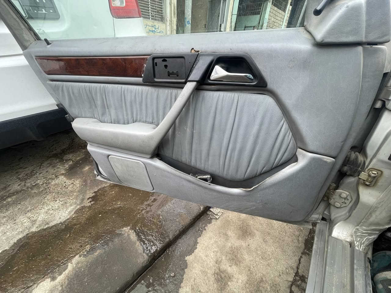 مارسدس دب230 رقم صلاح الدين
مصبوغة عام جمالية 
محرك 4
كهربائي شغله 
موديل 1992 
بدون تبريد 
***********
***********
سعر 58 $
مكان سيارة موصل
