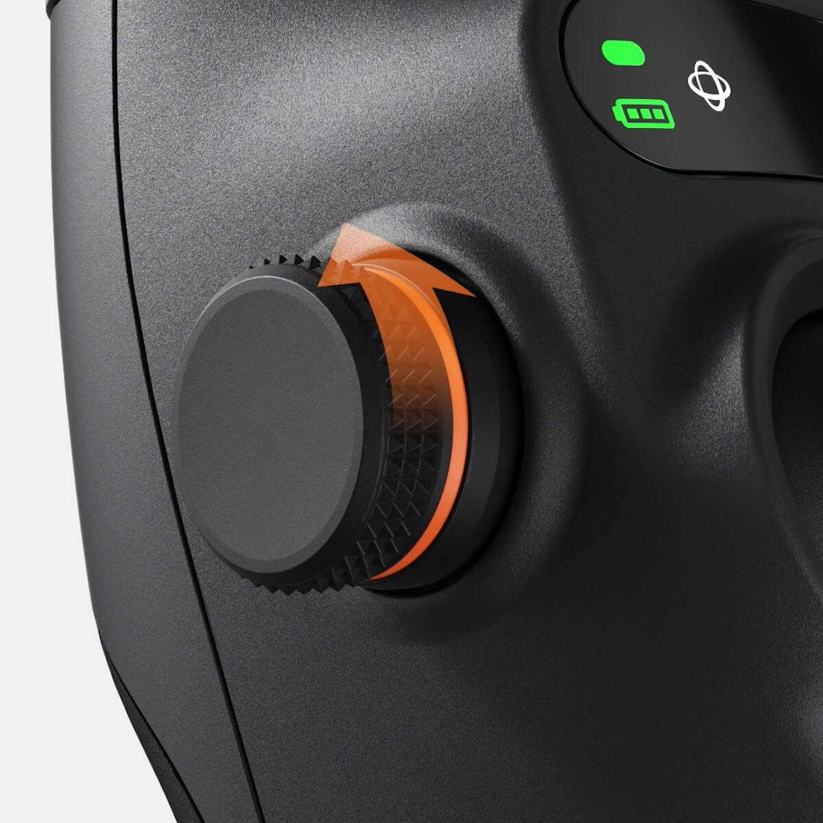 Dji osmo mobile 6
السعر 110 الف 
جهاز اوزمو موبايل للتصوير من ماركة DJI، يوفر استقرارًا عاليًا للكاميرا وتسجيل فيديو سلس، مع ميزات ذكية، إطلاق تلقائي سريع وإمكانية التمديد لتصوير ذاتي ممتاز.
جهاز اوزمو موبايل للتصوير من ماركة دي جي اي،

المميزات:

- تثبيت بثلاثة محاور – يوفر لقطات سلسة وخالية من الاهتزاز.
- عصا تمديد مدمجة – تساعد في التقاط زوايا ديناميكية وصور جماعية بسهولة.
- ميزة التشغيل السريع – تعمل تلقائيًا عند فتحها لتوفير وقت التصوير.
- عجلة جانبية للتحكم – تتيح ضبط الزوم والتركيز بدقة.
- تقنية ActiveTrack 5.0 – تحسّن تتبع الهدف للحفاظ على التركيز والإطار الصحيح.
- تصميم خفيف الوزن ومضغوط – يزن حوالي 309 جرام، مما يجعله سهل الحمل.
- مشبك مغناطيسي للهاتف – يتيح التثبيت السريع والمريح.
- وضعيات تصوير إبداعية – تشمل الفاصل الزمني (Timelapse)، التصوير السريع (Hyperlapse)، البانوراما، والتحكم بالإيماءات.
- مدة التشغيل: تصل إلى 6.4 ساعات عند الشحن الكامل


**إذا كنت صاحب هذا الإعلان وتريد حذفه لأي سبب، رجاءا أرسل رسالة إلى الدعم الفني**