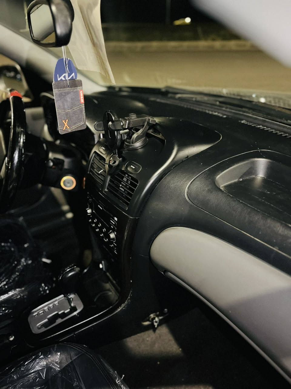 سامسۆنگ ٢٠٠٨ 
جلد و هیتەر ناو ڕەشی تەقەڵ سوور 
هەموو گیانی بە شەرت 
خاڵی نییە 
شوختی نییە 
٤ تایەی تازە 
ویلی ١٦ 
سەیارەکە بێ مەسرەفە هەموو گیانی بە شەرت 
هەڵەبجەی شەهید 
***********
