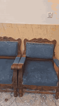 السلام عليكم 

تخم صاج عراقي تكمه ١٠ مقاعد قنفتين واربع كراسي 

مدوشم جديد اي تصليح مابي 

السعر ٥٠٠ الف مكانه الغزاليه شارع ٢٠ 

***********
