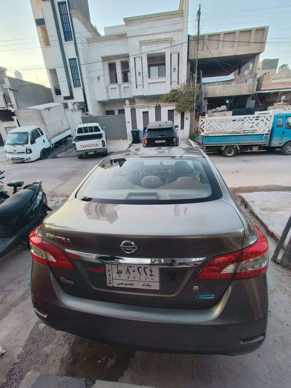 السلام عليكم للبيع فقط نيسان سنترا موديل 2016 خليجي رقم بغداد بأسمي 
لون فيلي 
بيها كم مكان جراد بدون صبغ بدون حادث 
محرك +كير + تبريد  بحالة ممتازه 
صدر بي نواقص 
تخم تاير جديد باتري جديد 
السياره ماشيه 140 الف 
السعر 112 بي مجال بسيط 
مكان السياره بغداد العامريه 
‏‪0773 207 3860‬‏
