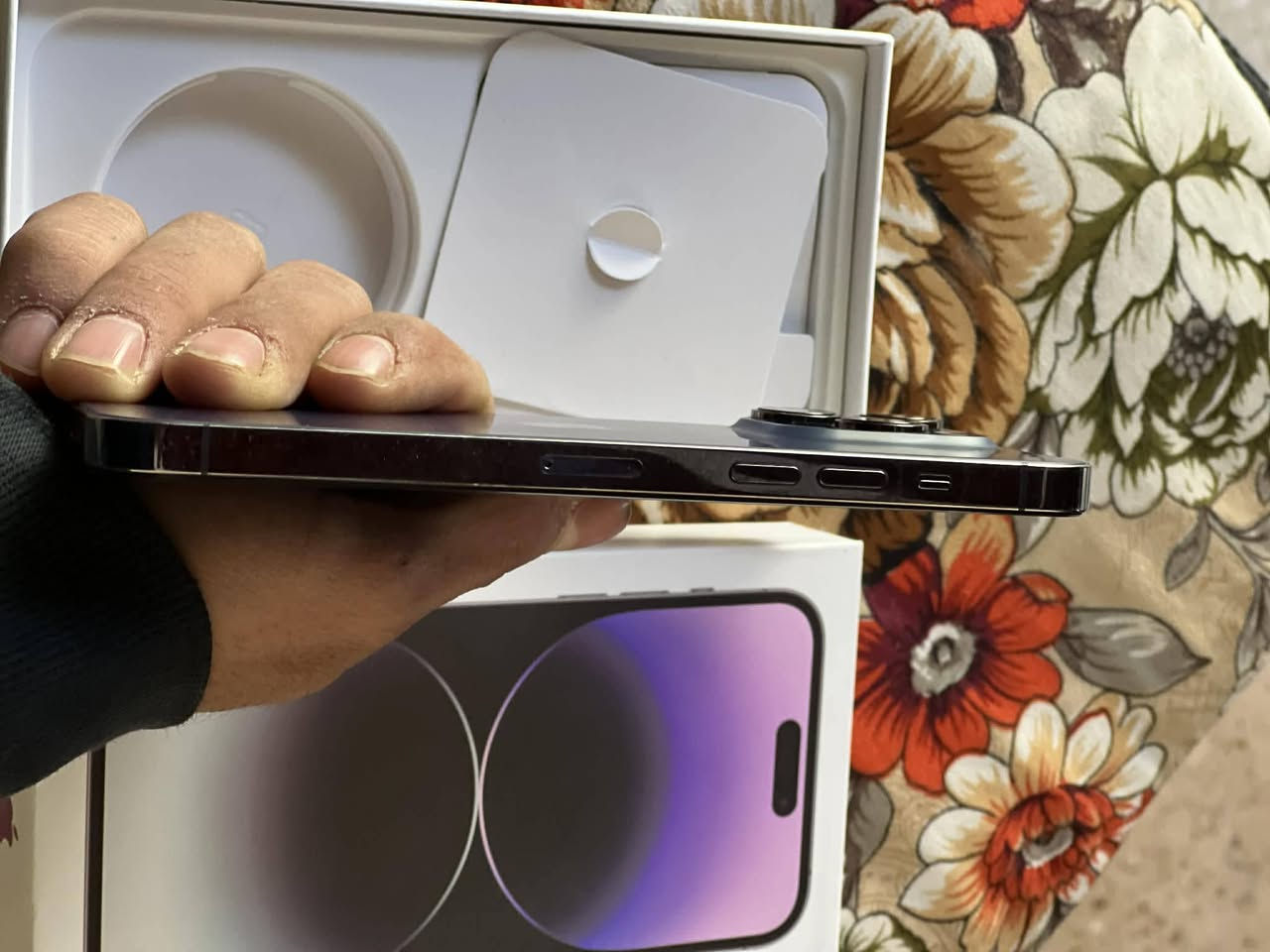 14 برو ماكس شرق أوسط ماستر AA مبدل شاشة وبطارية فيس ايدي يرادلة برمجة والكامرة الخلفية متحركة من مكانهة بس يصور عادي بطارية 100 ذاكرة 256  مكاني بغداد الشعب سعرة 500 وبي مجال ***********
