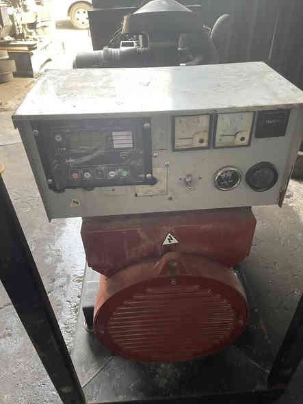 Perkins-50kva 
مولد بيركنس بريطاني اصلي ٥٠كيفي توليد ايطالي  شرط حمل مامفتوح مولد اخو جديد.. 

عنوان: اربيل  اكو توصيل لجميع محافظات العراق 
سعر ٣٥ورقة
*********** واتس اب
