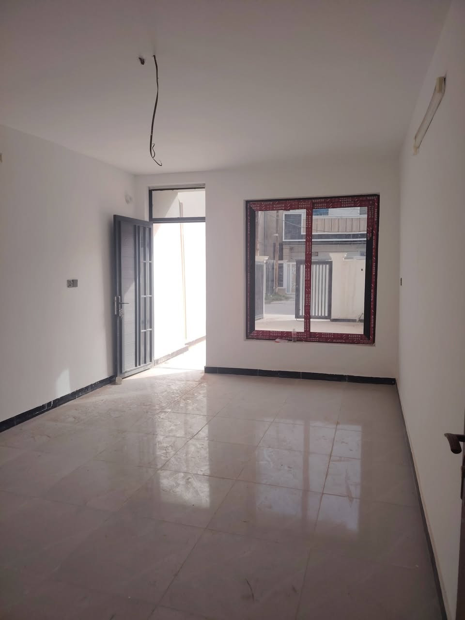 🏠 دور سكنية  للبيع (عدد 2) 🏠
الموقع: بغداد - حي التراث - محلة 300
​المساحة: 100 متر مربع لكل دار (بناء متكامل الخدمات)
​📌 تفاصيل وتصميم الدار:
​الطابق الأرضي: استقبال واسع + مطبخ + غرفة نوم + مجموعات صحية.
​الطابق الأول: غرفتين نوم + مجموعات صحية.
​الخدمات: كاملة وجاهزة للسكن فوراً.
​📞 للاستفسار والمعاينة، يرجى الاتصال على الرقم: [***********
***********
واتساب متوفر ]
