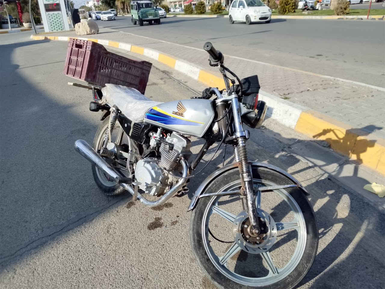 ماطور 2017 كلش نظيف محرك ولا صرف ولا بخار تخم تاير جديد كهربائيات يشتغل السعر 350 وبيها مجال ومراوس يرهم*/***********
