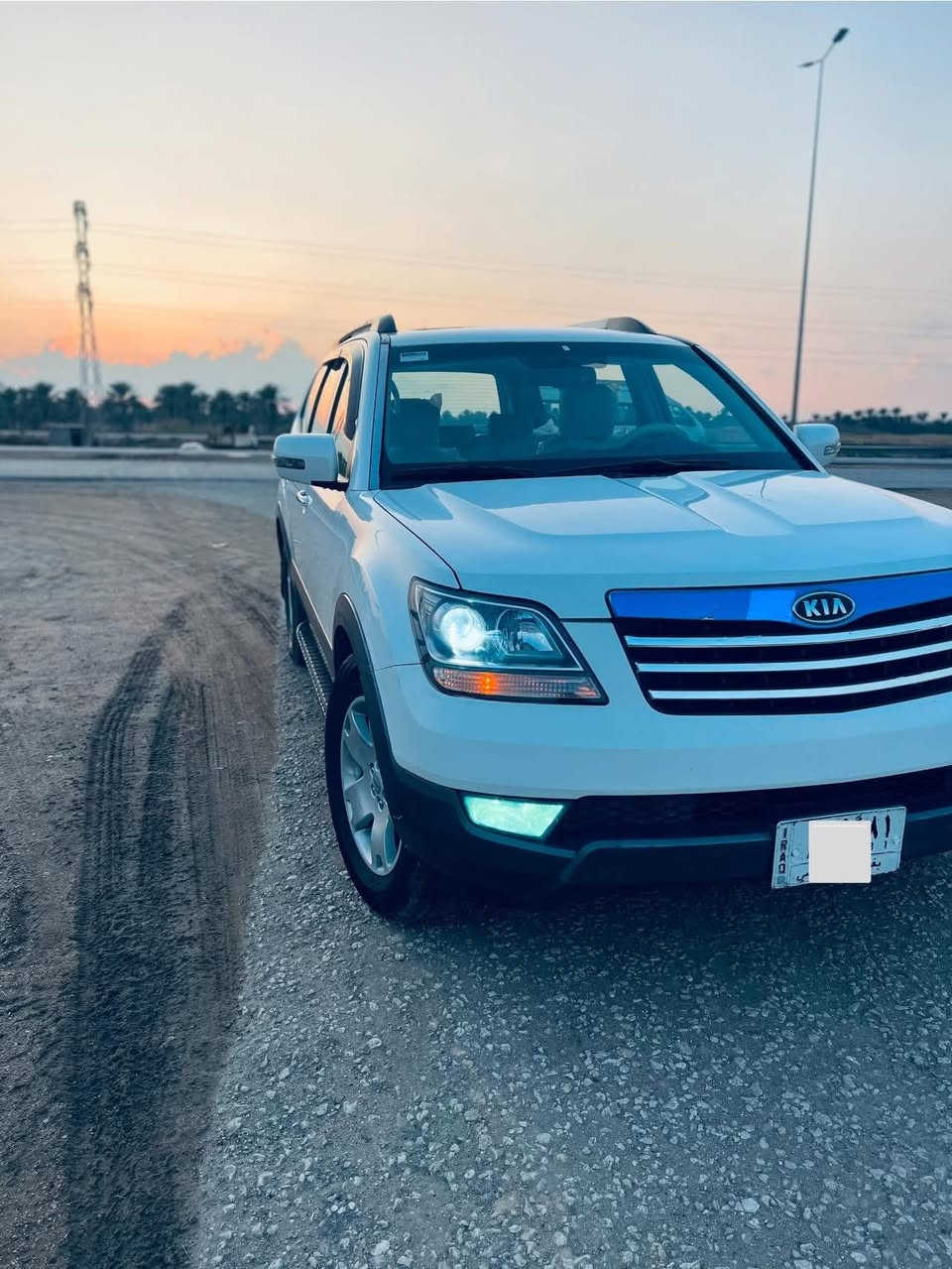 السلام عليكم  
مهافي 2011 السياره مكفوله كفاله عامه 
 مواصفات فول VIp
تحكم ستيرين 
فور ويل 
كشن كهربائي 
فتحه سقف 
حساسات 
مري شفط نزول وصعود 
رقم بغداد با اسمي شخصيا 
سبعه راكب 
تدفئه تبريد السيارهً جهازه للخير 
ربع ما تصرف عليه كير مكينه حداديه 
كله جاهز. 
للاستفسار اكثر الاتصال ع الرقم 
***********
مكان السياره بابل قرب سيطره الاثار
 السعر 140 وبيه مجال كلش قليل
