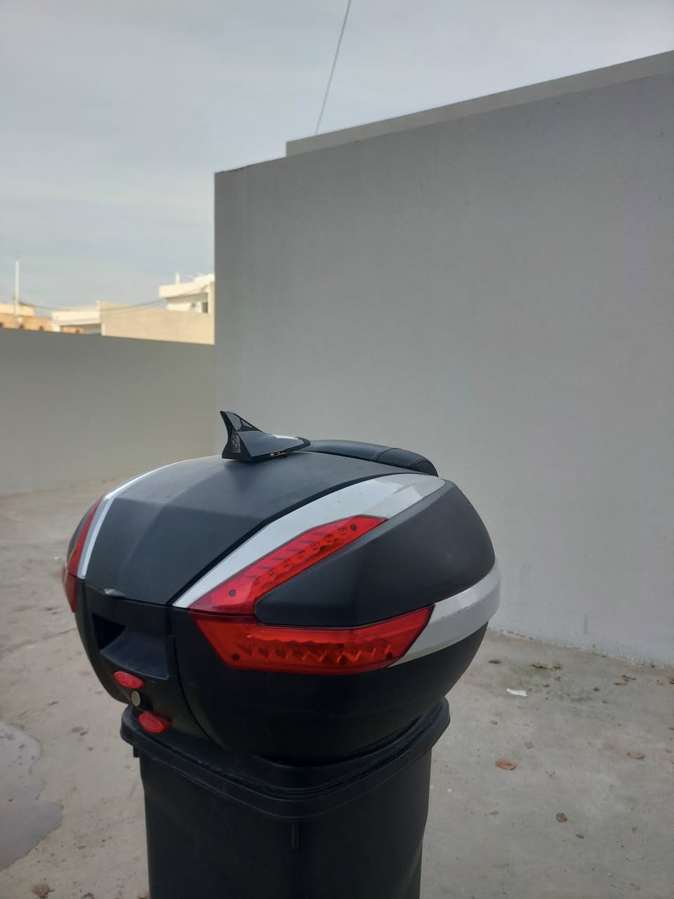 صندوگ حجم کبیر للبیع 
نظیف و قوی و اصلی 
للجمیع دراجات 
يتضمن قاعدة بدگم واحد يمكنك من خلاله إزالة الصندوق
للفورزات . للسکای ویف. دایوان لجمیع دراجات
سعرها ١١٠ الف
 توصیل لکل محافظات موجود
***********

سندوقی گەورە بۆ فرۆشتن
زۆر پاکە و زۆر گەورەیە و زۆر ئەسڵ و قایمە
بۆ هەمو ماتۆڕێک دەبەسترێت
قاعیدەی خۆی لەگەڵە و بە دوگمەیەک دەتوانی سندوقەکە لێکەیتەوە
سعری ١١٠ هەزارە
گەیاندن هەیە بۆ هەمو کوردوستان
***********
***********
