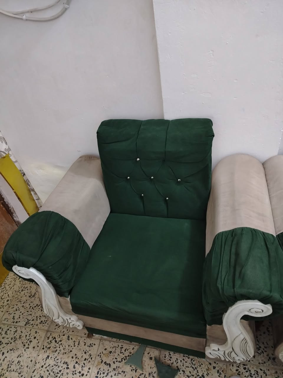 تخم ٧ مقاعد كما موضح بالصورة السعر ١٥٠ وبي مجال بسيط للاستفسار الاتصال بالرقم ***********
