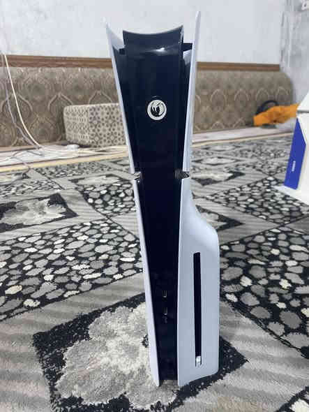 سلام عليكم بلي 5 للبيع جهاز استخدام شهر زلغ مآبي لوك ستيكر شرط الفحص والضمان ملحقاته اصليه كامله من كتلوك وايرات سعره ٦٠٠ وبي مجال مكاني بصره رقم ***********
